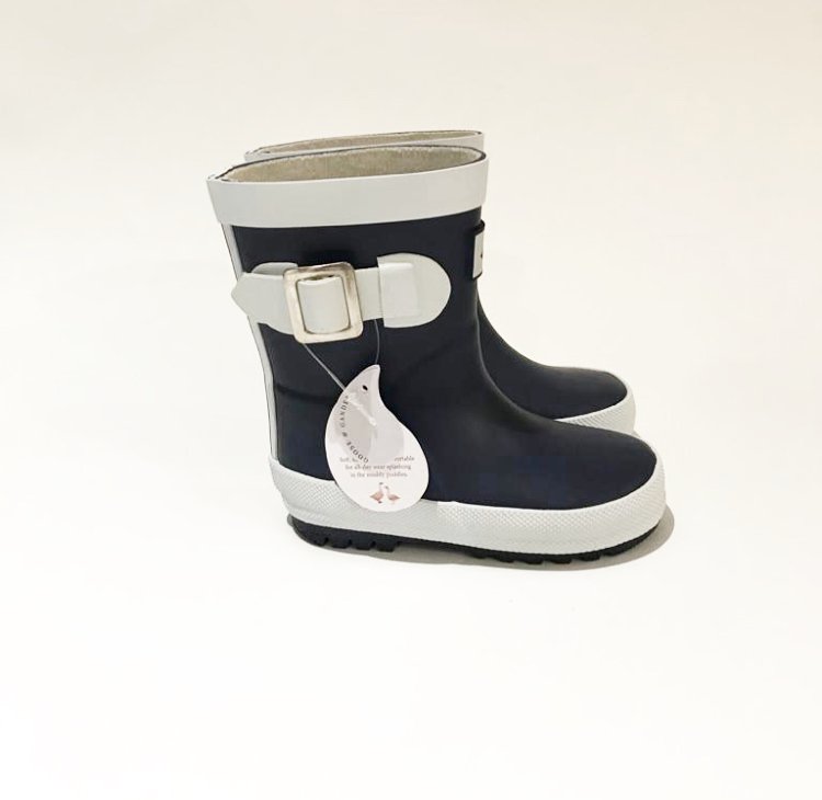 Introducing Goose & Gander’s take on the classic wellington boot for kids aged 1-4yrs Features: Natural Rubber Waterproof Slip Resitant Sole Handcrafted Our signature Goose & Gander logo on the front Come packaged in a drawstring bag