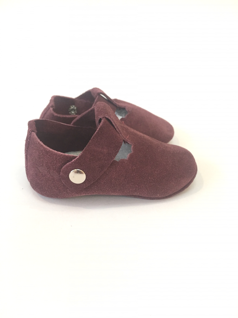 Plum Suede Scallop Leather baby t-bars for pre-walkers, walkers and toddlers made with style and comfort in mind. Shop our soft sole t-bar shoes, perfect for special occasions.