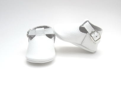 Premium baby boots made for tiny feet in a selection of comfortable and chic styles. Shop leather booties and boot styles for the infant, baby and toddler in your life.